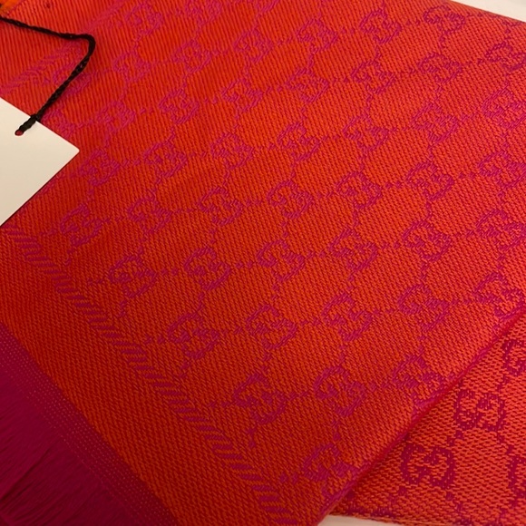 NWT Gucci wool patterned scarf. - Picture 2 of 5